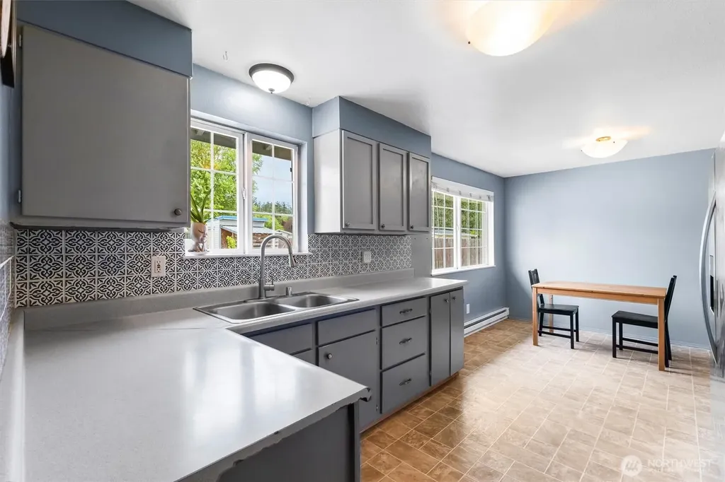 822 Walker Avenue Oak Harbor WA 98277