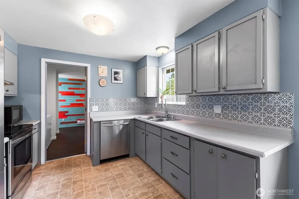822 Walker Avenue Oak Harbor WA 98277
