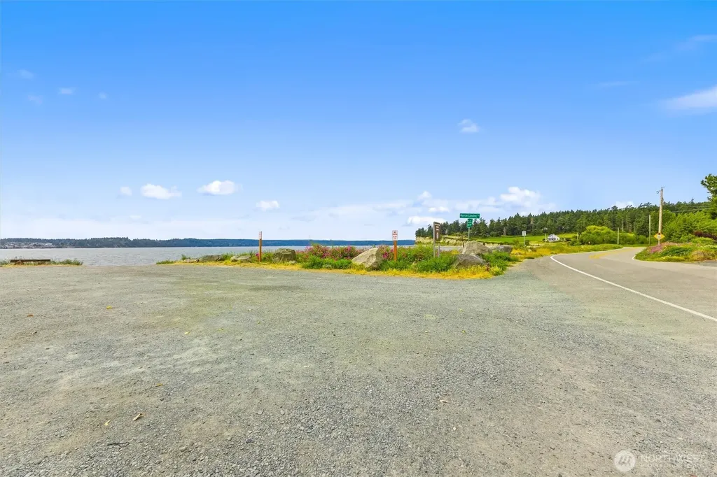 822 Walker Avenue Oak Harbor WA 98277