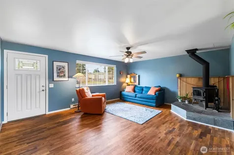 822 Walker Avenue Oak Harbor WA 98277