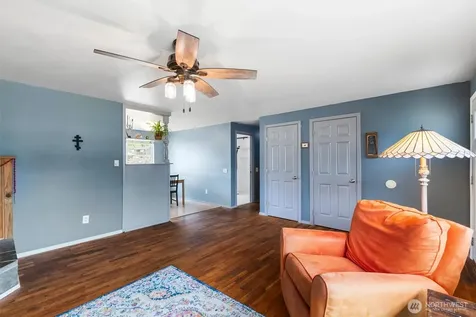822 Walker Avenue Oak Harbor WA 98277