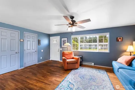 822 Walker Avenue Oak Harbor WA 98277