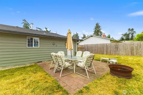 822 Walker Avenue Oak Harbor WA 98277