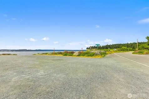 822 Walker Avenue Oak Harbor WA 98277