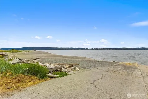 822 Walker Avenue Oak Harbor WA 98277