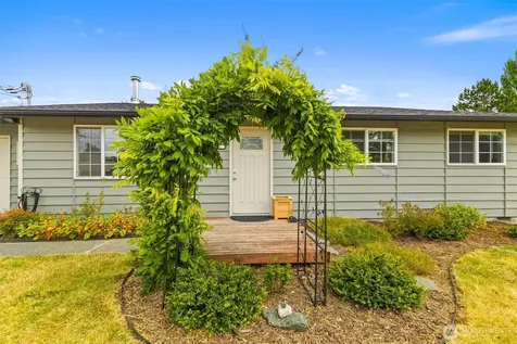 822 Walker Avenue Oak Harbor WA 98277