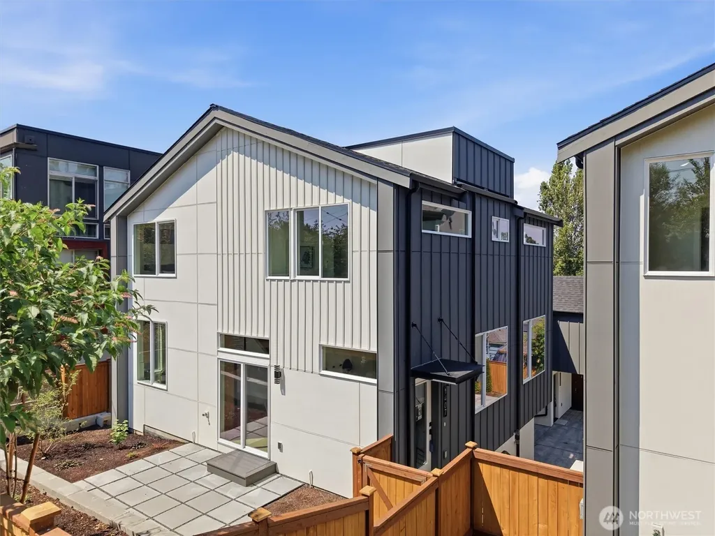 1407 29th Avenue Seattle WA 98122