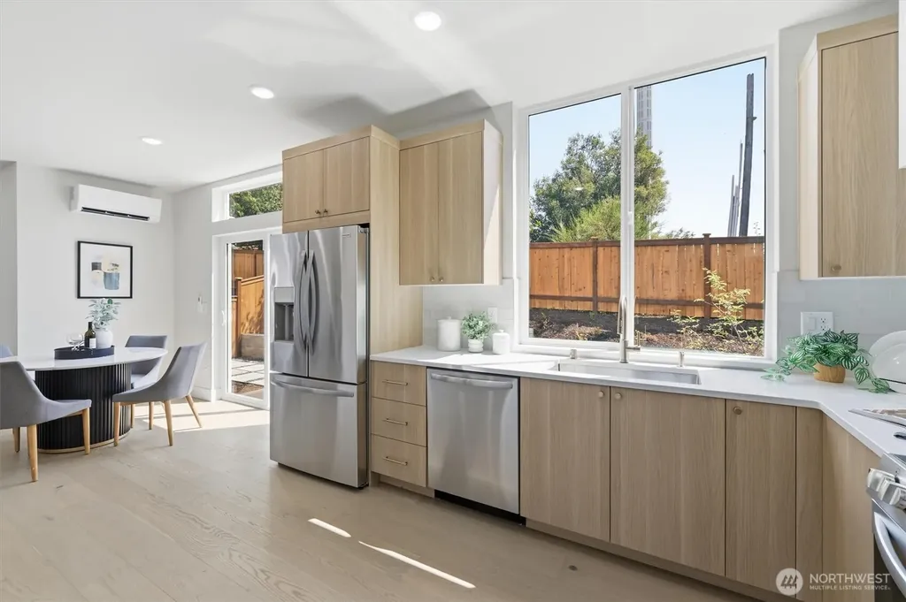 1407 29th Avenue Seattle WA 98122