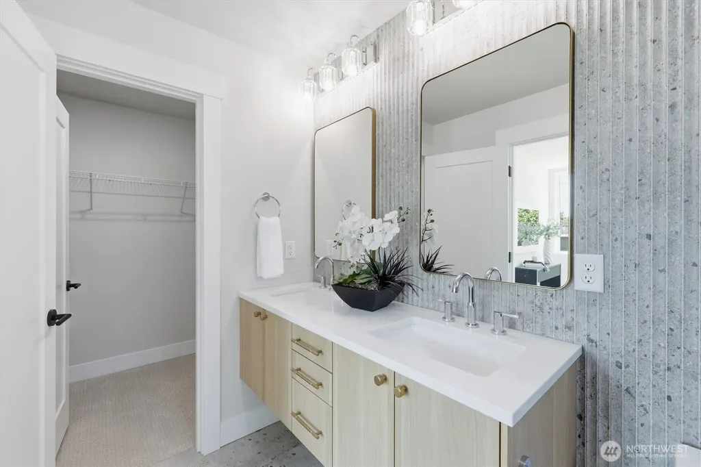 1407 29th Avenue Seattle WA 98122
