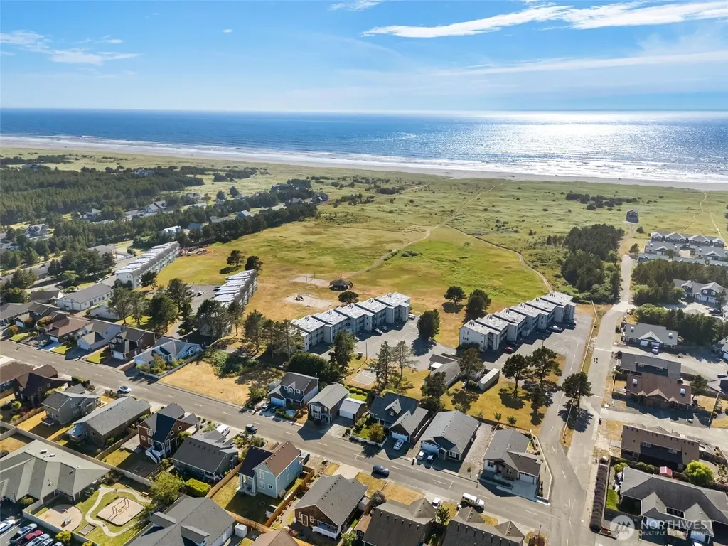 2703 Sea Crest Avenue N Long Beach WA 98631