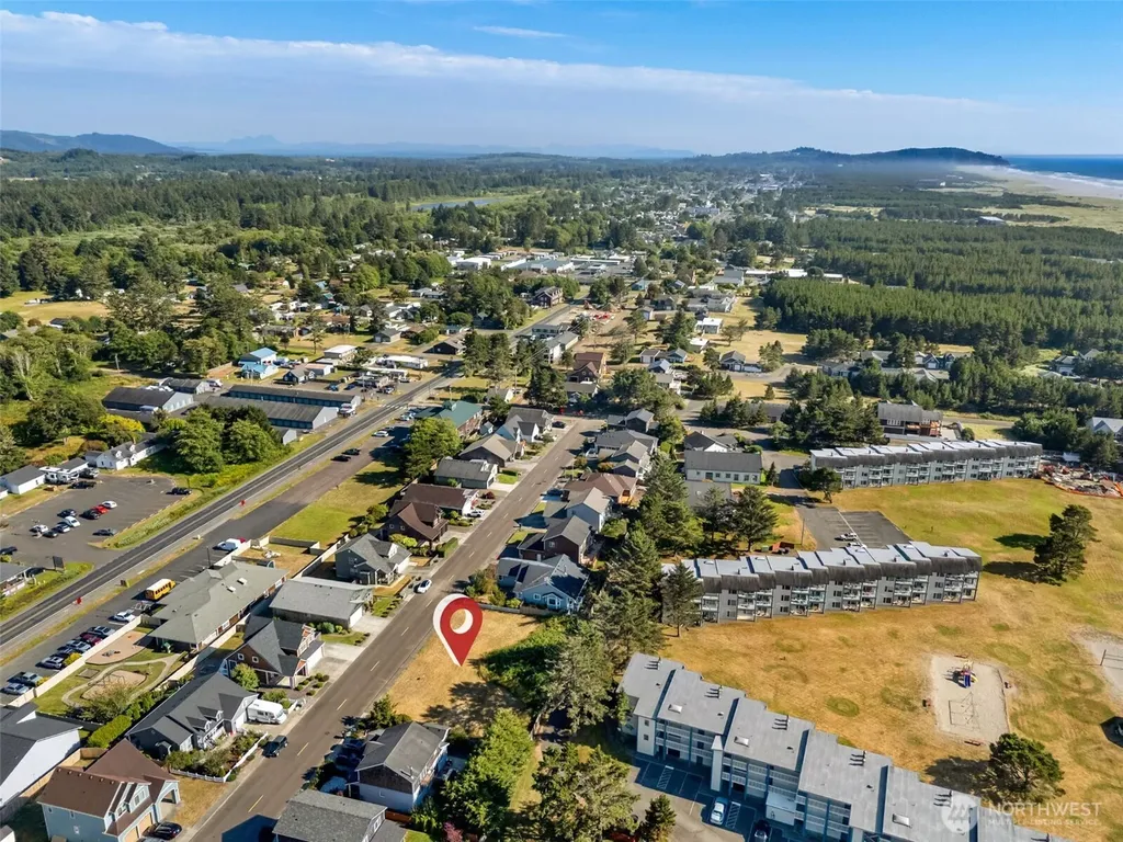 2703 Sea Crest Avenue N Long Beach WA 98631