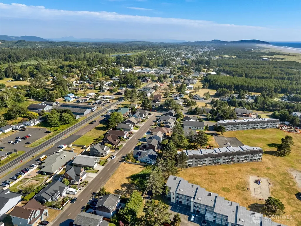 2703 Sea Crest Avenue N Long Beach WA 98631