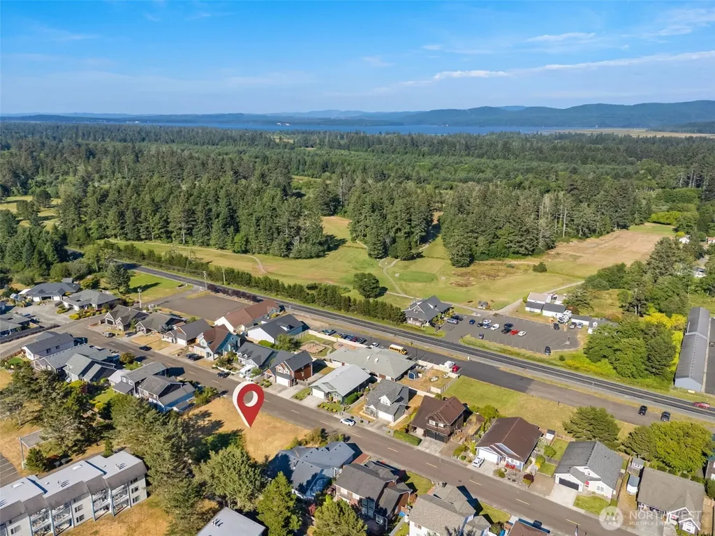 2703 Sea Crest Avenue N Long Beach WA 98631