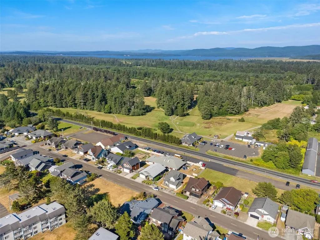 2703 Sea Crest Avenue N Long Beach WA 98631