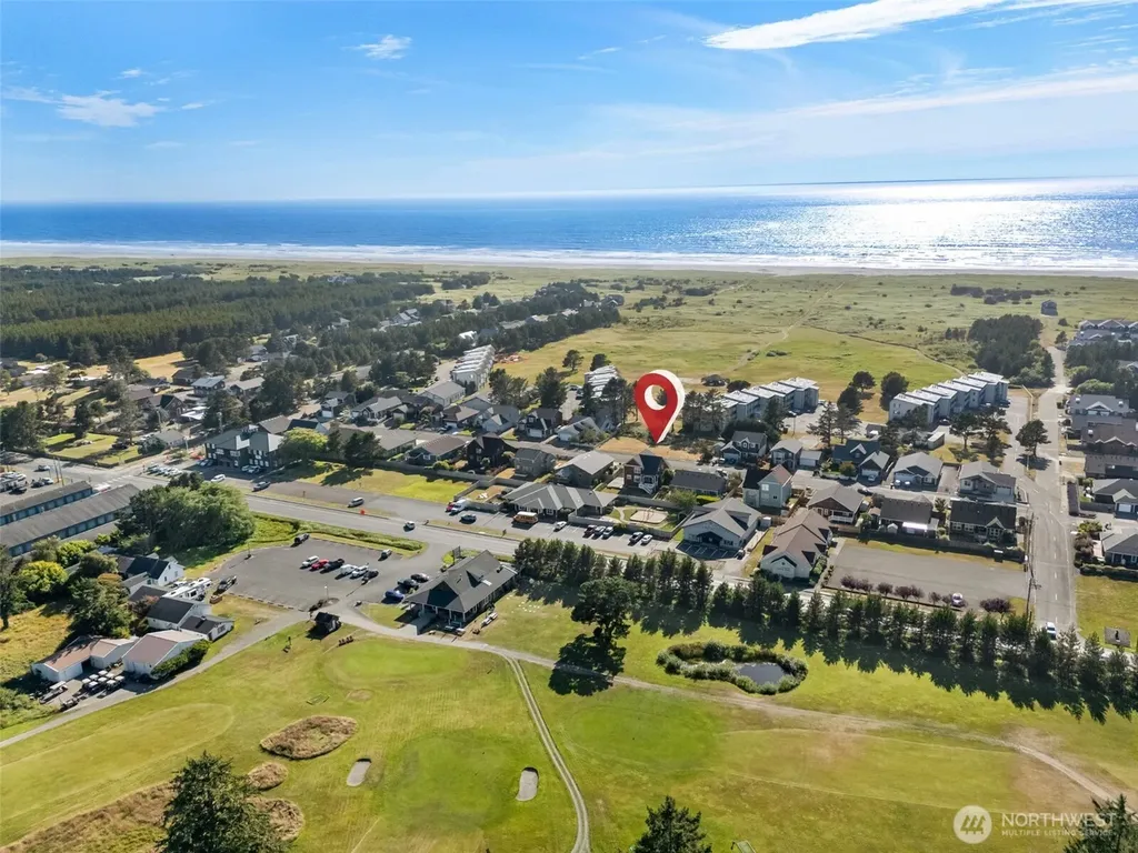 2703 Sea Crest Avenue N Long Beach WA 98631