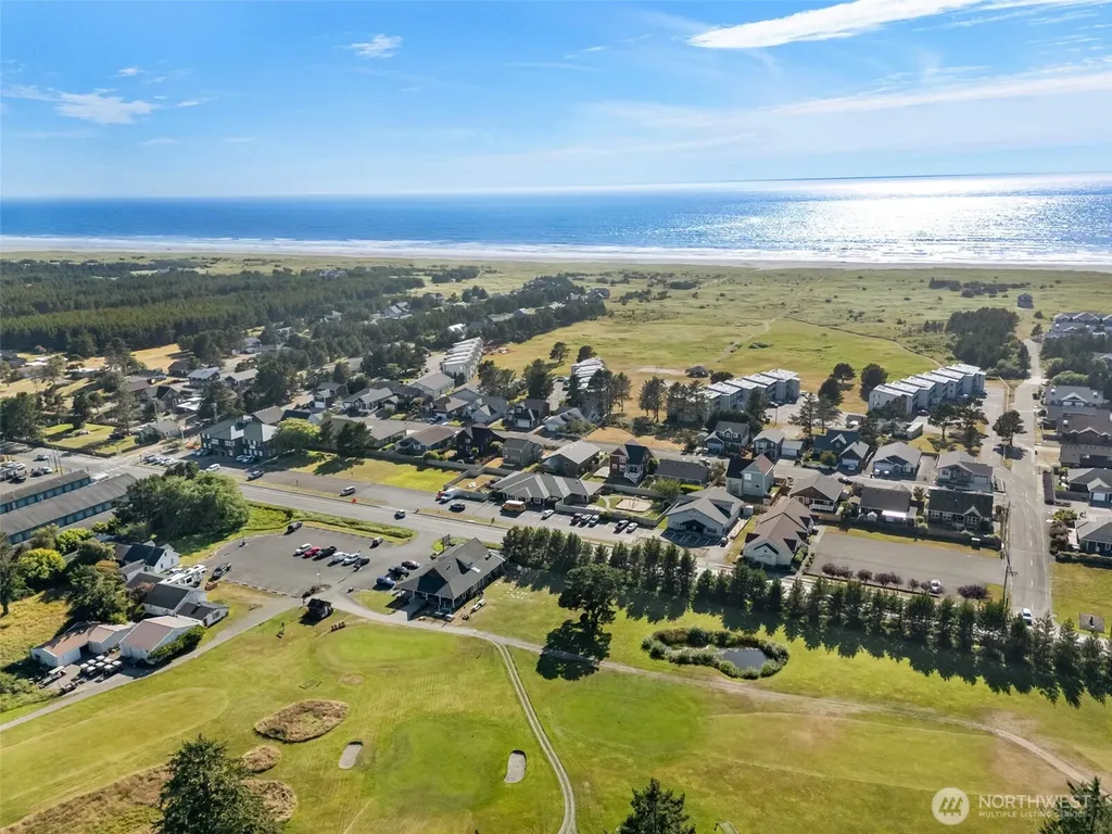 2703 Sea Crest Avenue N Long Beach WA 98631