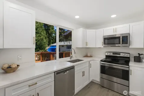 13712 SE 233rd Street Kent WA 98042