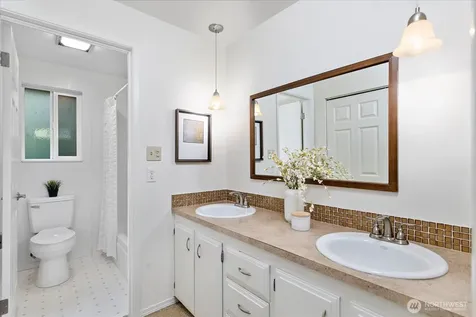 17202 Sealawn Place Edmonds WA 98026