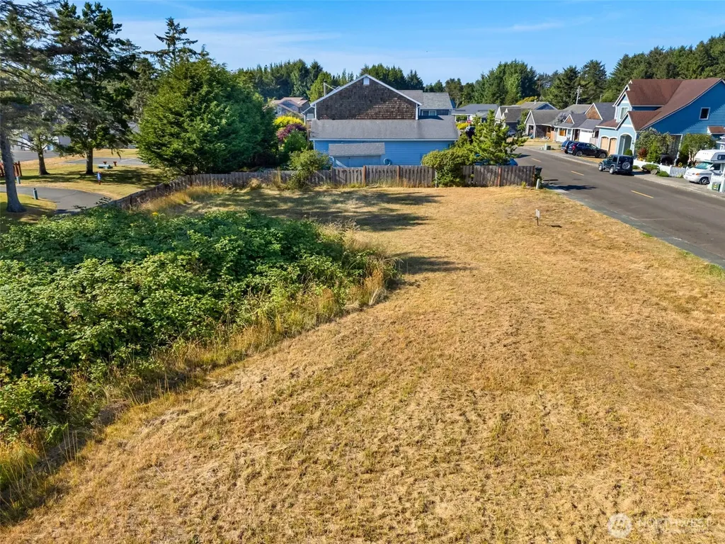 2701 Sea Crest Avenue N Long Beach WA 98631