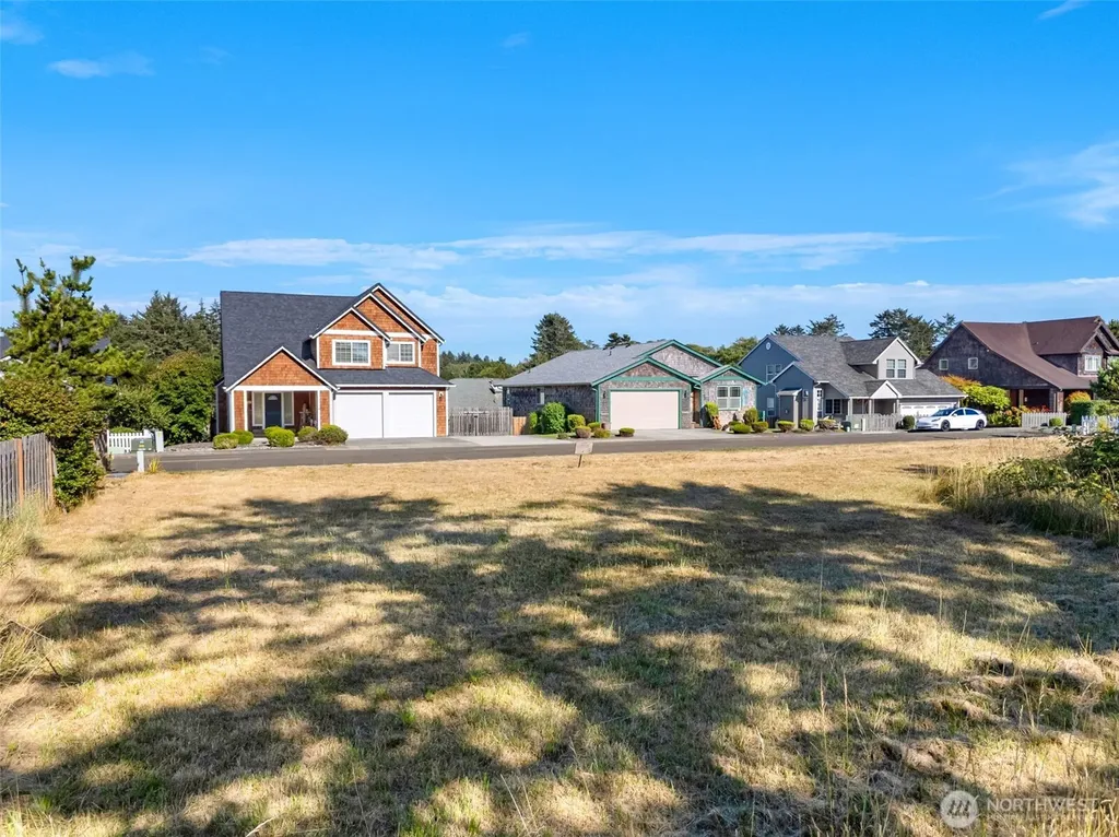 2701 Sea Crest Avenue N Long Beach WA 98631