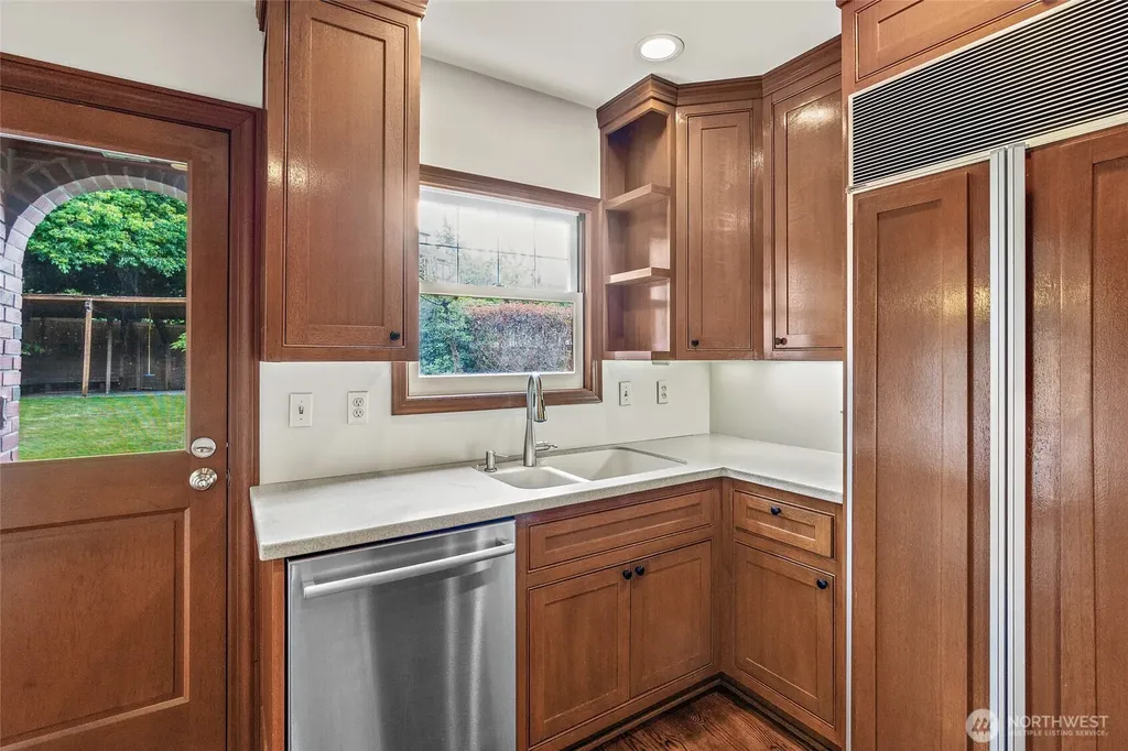 4208 51st Avenue NE Seattle WA 98105