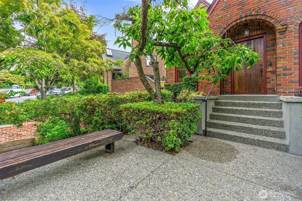 4208 51st Avenue NE Seattle WA 98105
