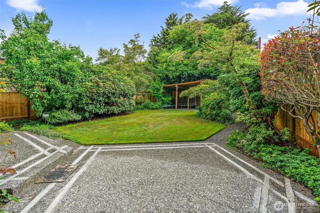 4208 51st Avenue NE Seattle WA 98105