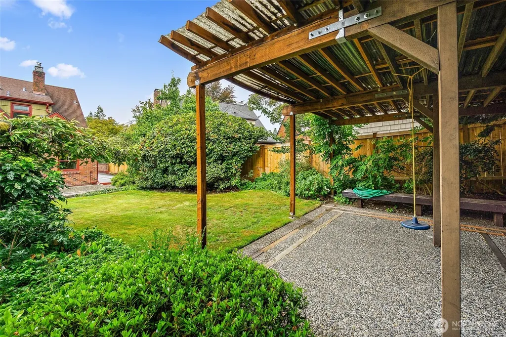 4208 51st Avenue NE Seattle WA 98105