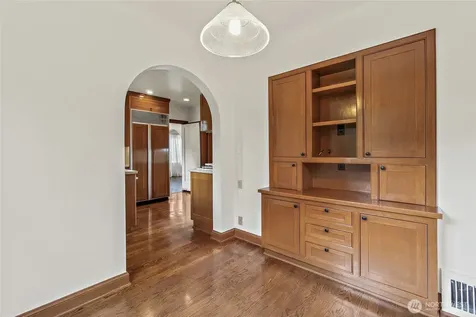 4208 51st Avenue NE Seattle WA 98105