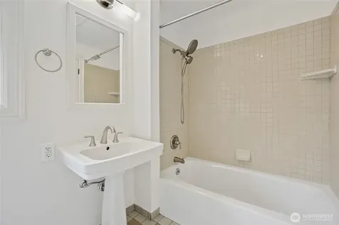 4208 51st Avenue NE Seattle WA 98105