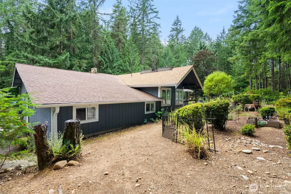3495 Camp Lane NW Seabeck WA 98380