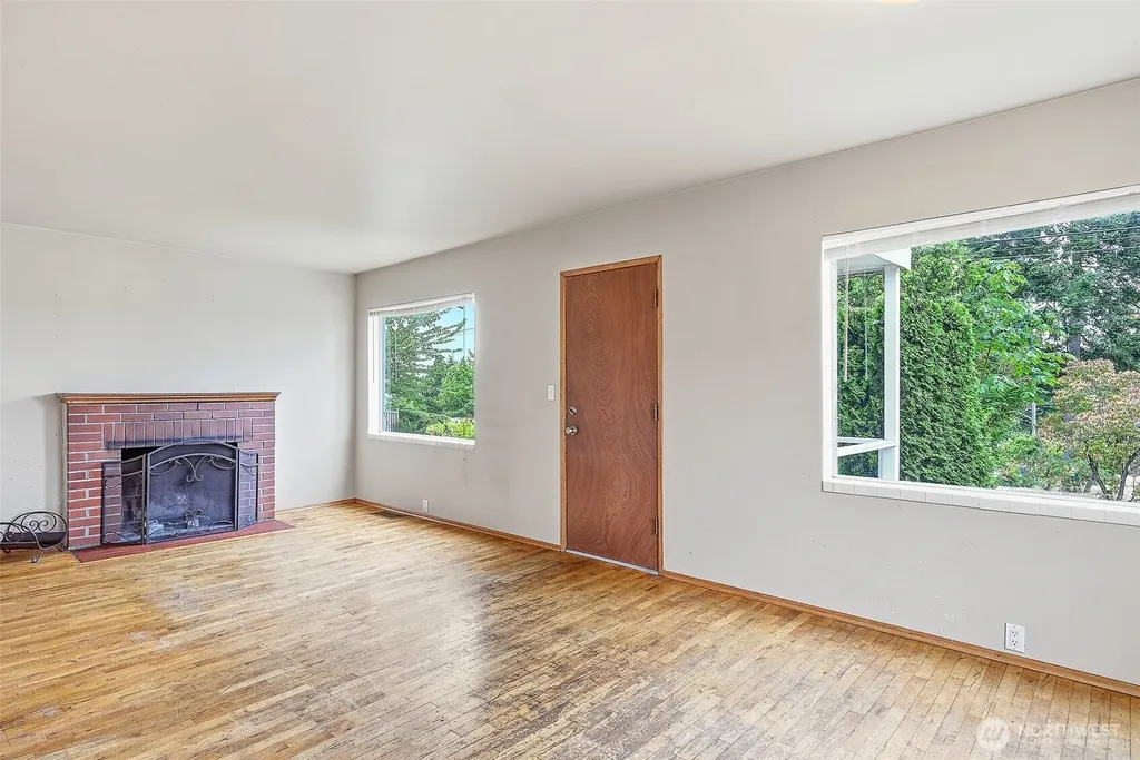 9002 2nd Avenue NE Seattle WA 98115