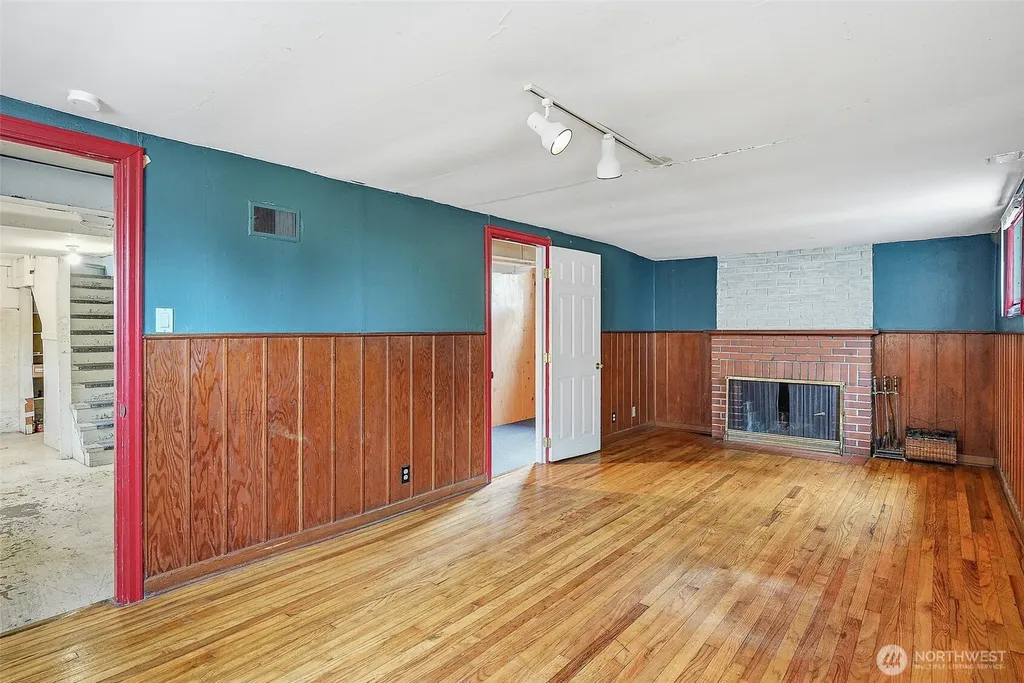 9002 2nd Avenue NE Seattle WA 98115