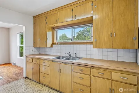 9002 2nd Avenue NE Seattle WA 98115