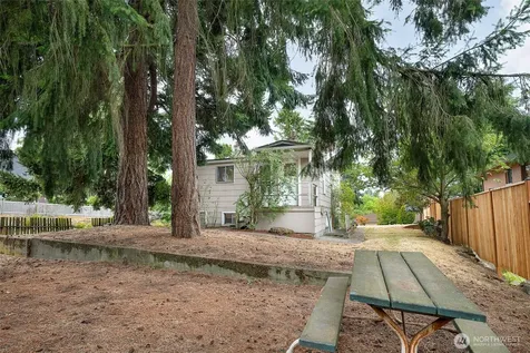 9002 2nd Avenue NE Seattle WA 98115
