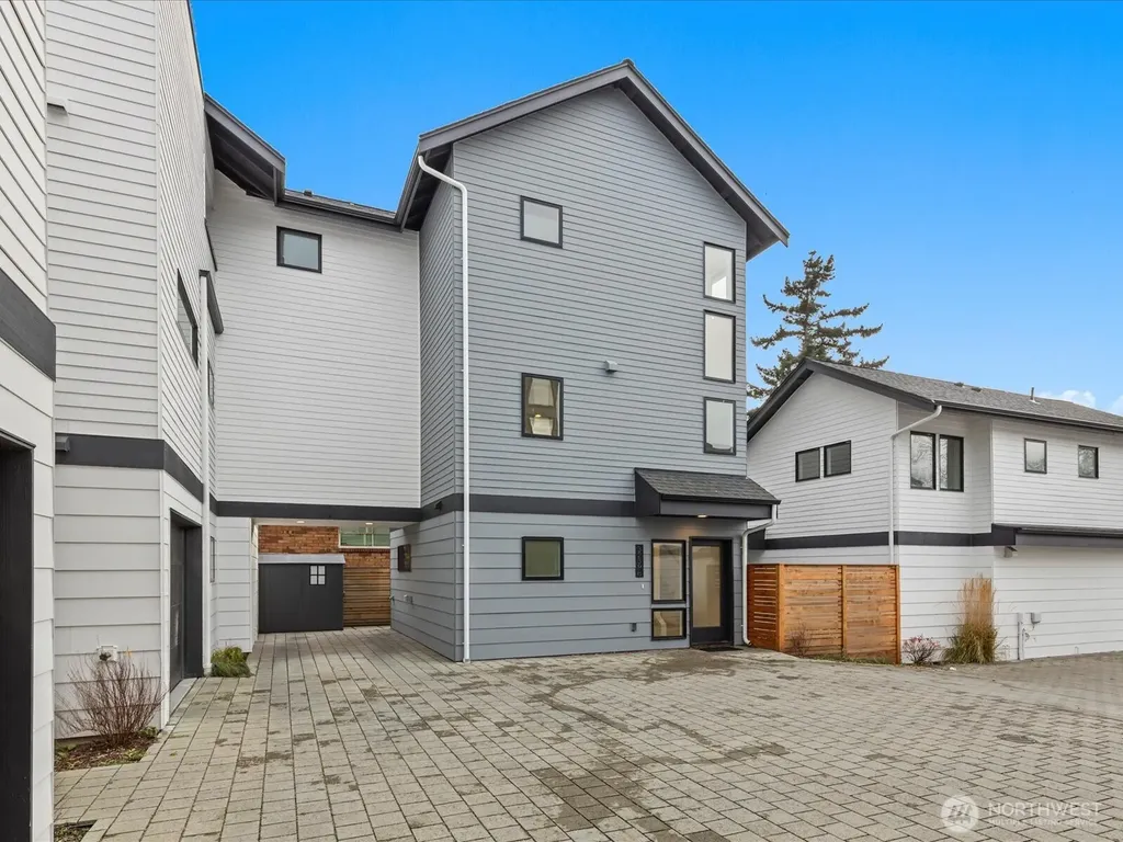 3239 61st Avenue SW Seattle WA 98116