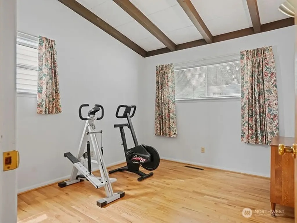 16632 15th Avenue SW Seattle WA 98166