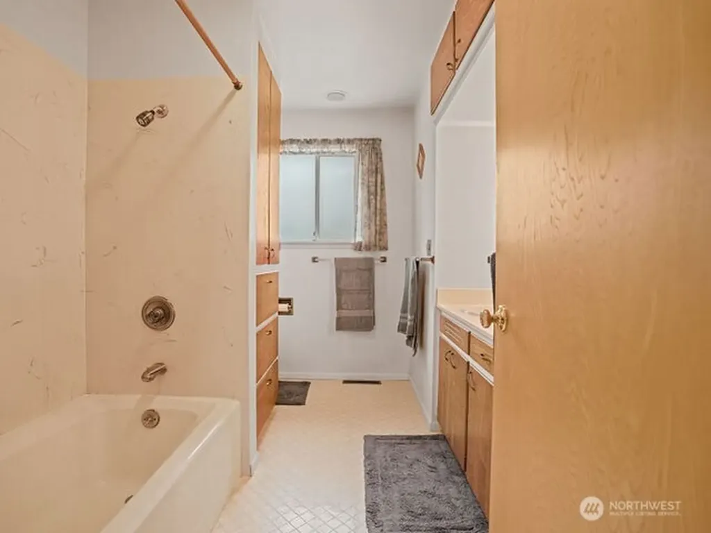 16632 15th Avenue SW Seattle WA 98166