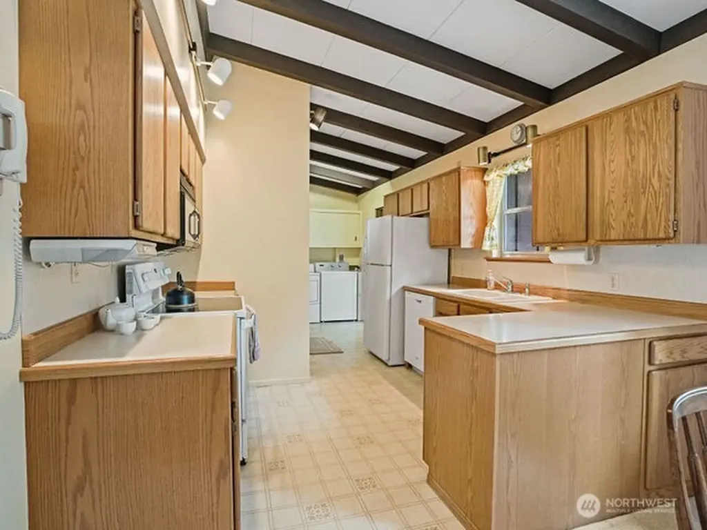 16632 15th Avenue SW Seattle WA 98166