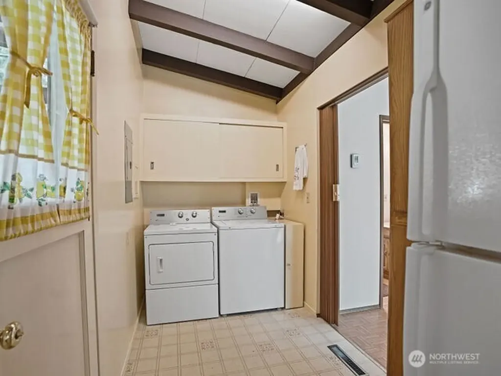 16632 15th Avenue SW Seattle WA 98166