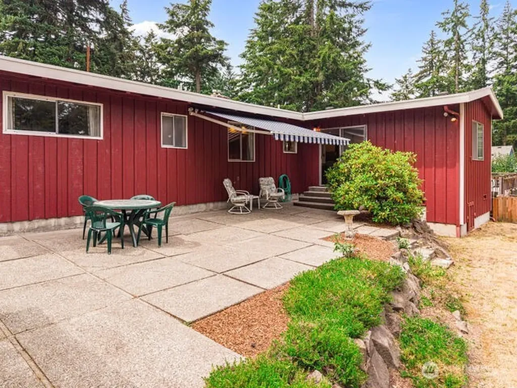 16632 15th Avenue SW Seattle WA 98166