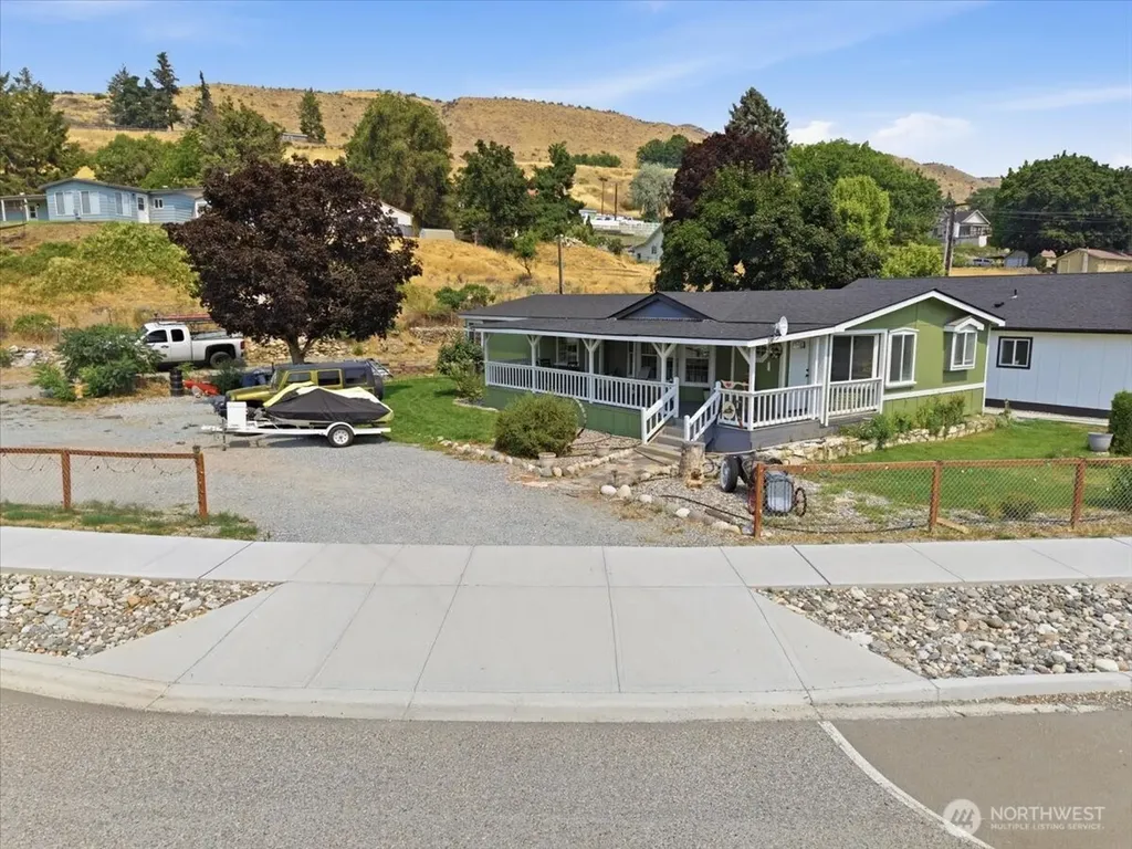 634 Warren Avenue W Pateros WA 98846