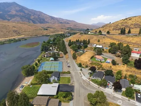 634 Warren Avenue W Pateros WA 98846