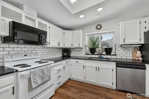 634 Warren Avenue W Pateros WA 98846