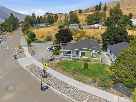 634 Warren Avenue W Pateros WA 98846