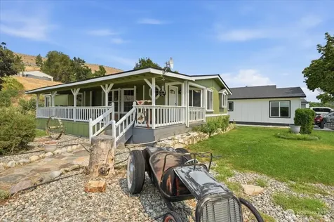 634 Warren Avenue W Pateros WA 98846