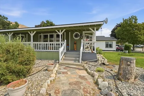 634 Warren Avenue W Pateros WA 98846