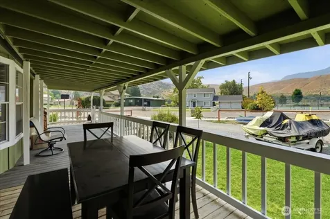 634 Warren Avenue W Pateros WA 98846