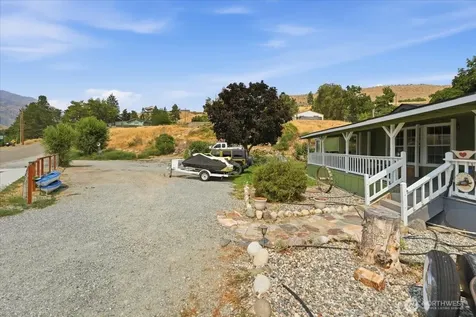 634 Warren Avenue W Pateros WA 98846
