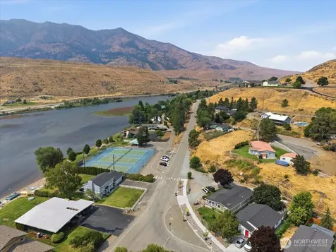 634 Warren Avenue W Pateros WA 98846